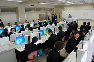 岐阜県立岐阜商業高等学校による大学見学が開催されました