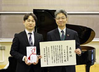 本学教育学部音楽専修の小見山純一専任講師が、令和3年度岐阜市芸術文化奨励賞を受賞しました。