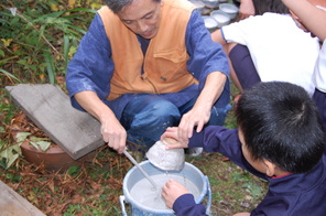 (動)鳴海織部の茶碗製作～4年生