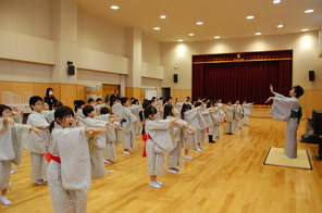 ２年生伝統の時間～日本舞踊
