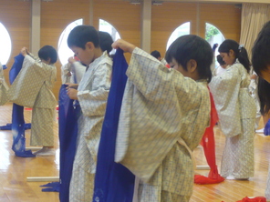 （動）２年生伝統の時間～日本舞踊