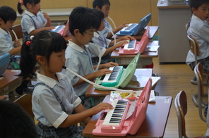 （動）鍵盤ハーモニカ～1年生音楽