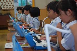 （動）鍵盤ハーモニカ～1年生音楽