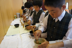 （動）4年生伝統の時間～茶道