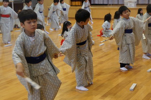 2年生伝統の時間～日本舞踊を通して学ぶ