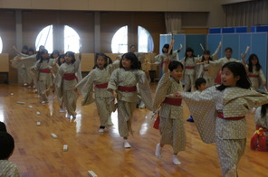 2年生伝統の時間～日本舞踊を通して学ぶ