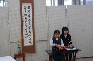 (動)原三渓顕彰講演での呈茶～4年生