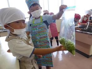 （動）収穫した野菜を調理～2年生