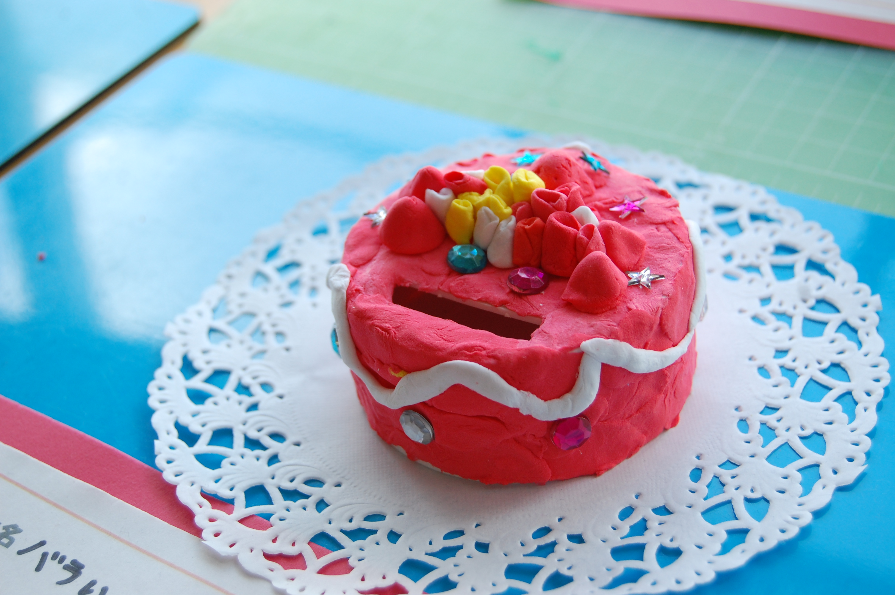 素敵なケーキがいっぱい 2年生図工 デイリースナップで見る学びのポイント 岐阜聖徳学園大学附属小学校