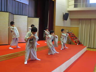日本舞踊発表会（2年）の写真を公開します