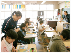 地域の小・中学校で教職を体験する「学校インターンシップ」