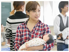 独自の授業形態で理論と実践を同時に学ぶ。 独自の授業形態で理論と実践を同時に学ぶ。