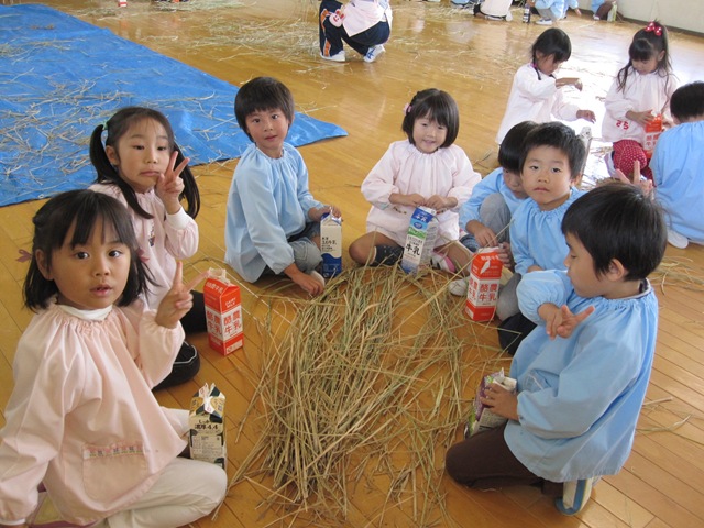 年長組 お米作り(脱穀)