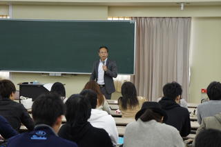 「ベンチャー企業論」で深井隆司氏による特別講義