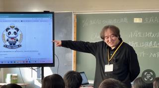 芳賀DX推進センター長が岐阜市立長森中学校で「生成AI」について学ぶ授業を実施しました