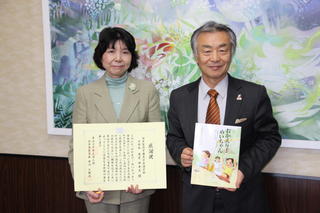 がん教育のための絵本『おかえり！めいちゃん』を岐阜県教育委員会・岐阜市教育委員会に寄贈しました