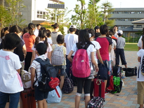生徒３８名、東日本の被災地に向けて出発！