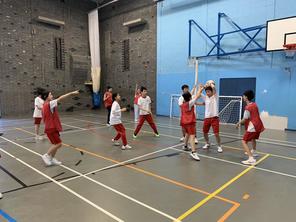 選択授業と英国人学生との文化交流会（３年生 イギリス 海外語学研修）