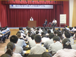 「卒業生と語る会」が行われました！！