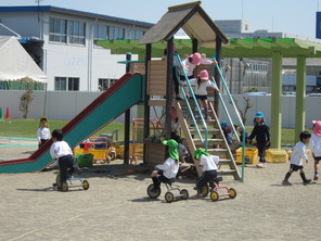 園庭あそびがおもしろい! 園庭あそびがおもしろい!