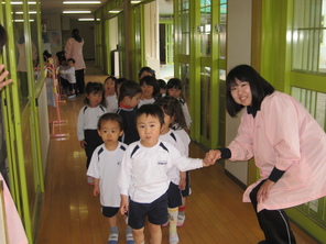 年少組 園内めぐり 年少組 園内めぐり