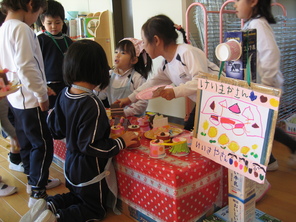 お店屋さんごっこがおもしろい！（年中組）