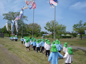 年長組　こいのぼり見学