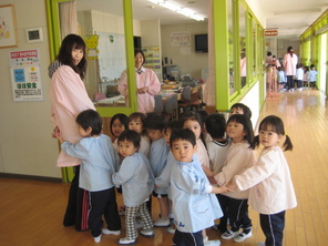 年少さんの園内めぐり 年少さんの園内めぐり