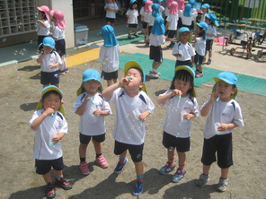 シャボン玉あそび楽しいよ