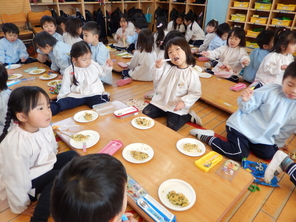 年少組　おやきを食べたよ