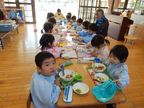 給食が始まりました 給食が始まりました