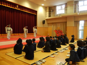 附属小ひなまつり茶会（年長）