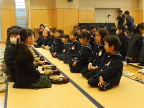 附属小ひなまつり茶会（年長）