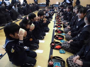 附属小学校ひなまつり茶会（年長）