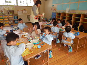 給食が始まりました