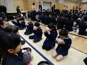 附属小学校ひな祭り茶会（年長）