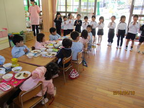 年少組　初めての給食　（４月１５日）