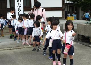 年長組が降誕会に参加しました。