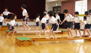 年長組体育教室　年中組よりも難しい課題に挑戦しました。