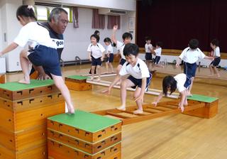 年長組体育教室　年中組よりも難しい課題に挑戦しました。