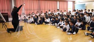 芸術の秋　人形劇を楽しみました。