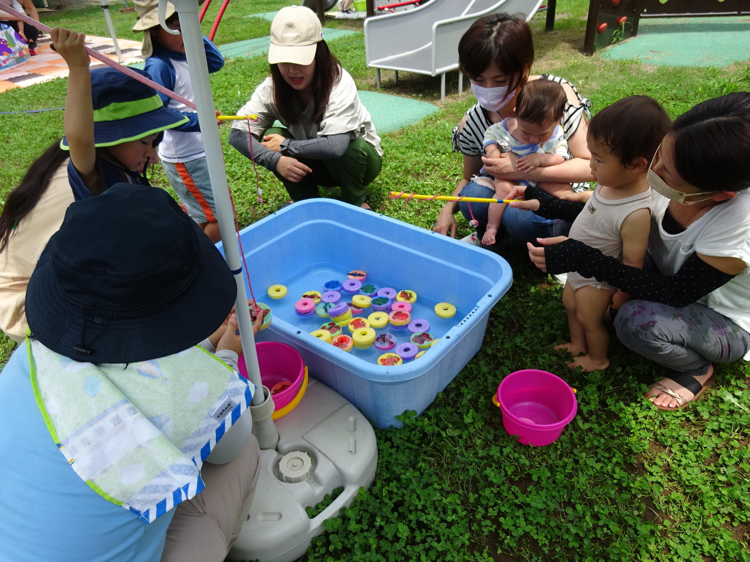 「魚釣り」...じょうずに魚が釣れるかな?