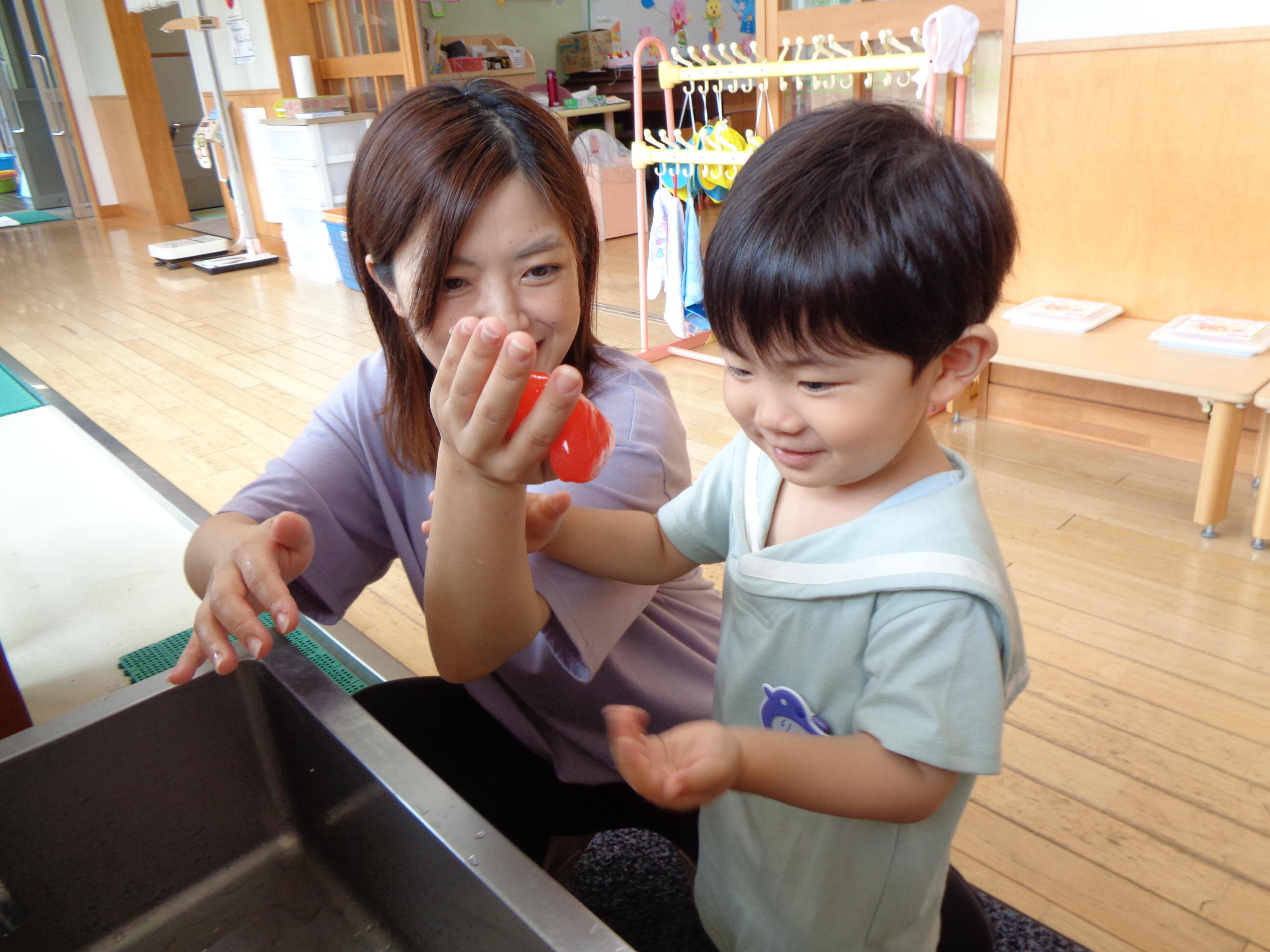 「冷たくて気持ちいね。」「やわらかいね。」