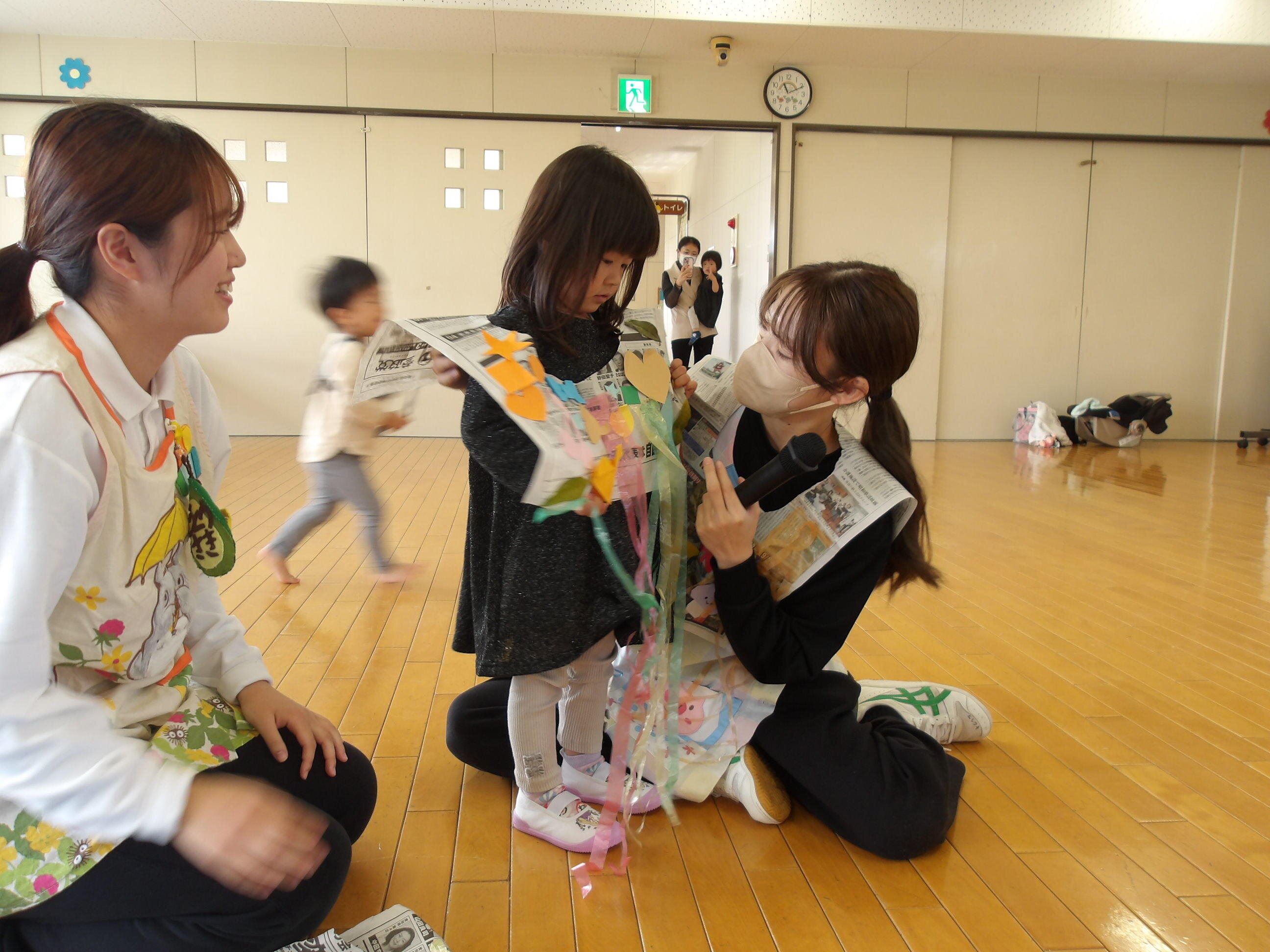 「いっぱい飾りをつけて かわいいね。」