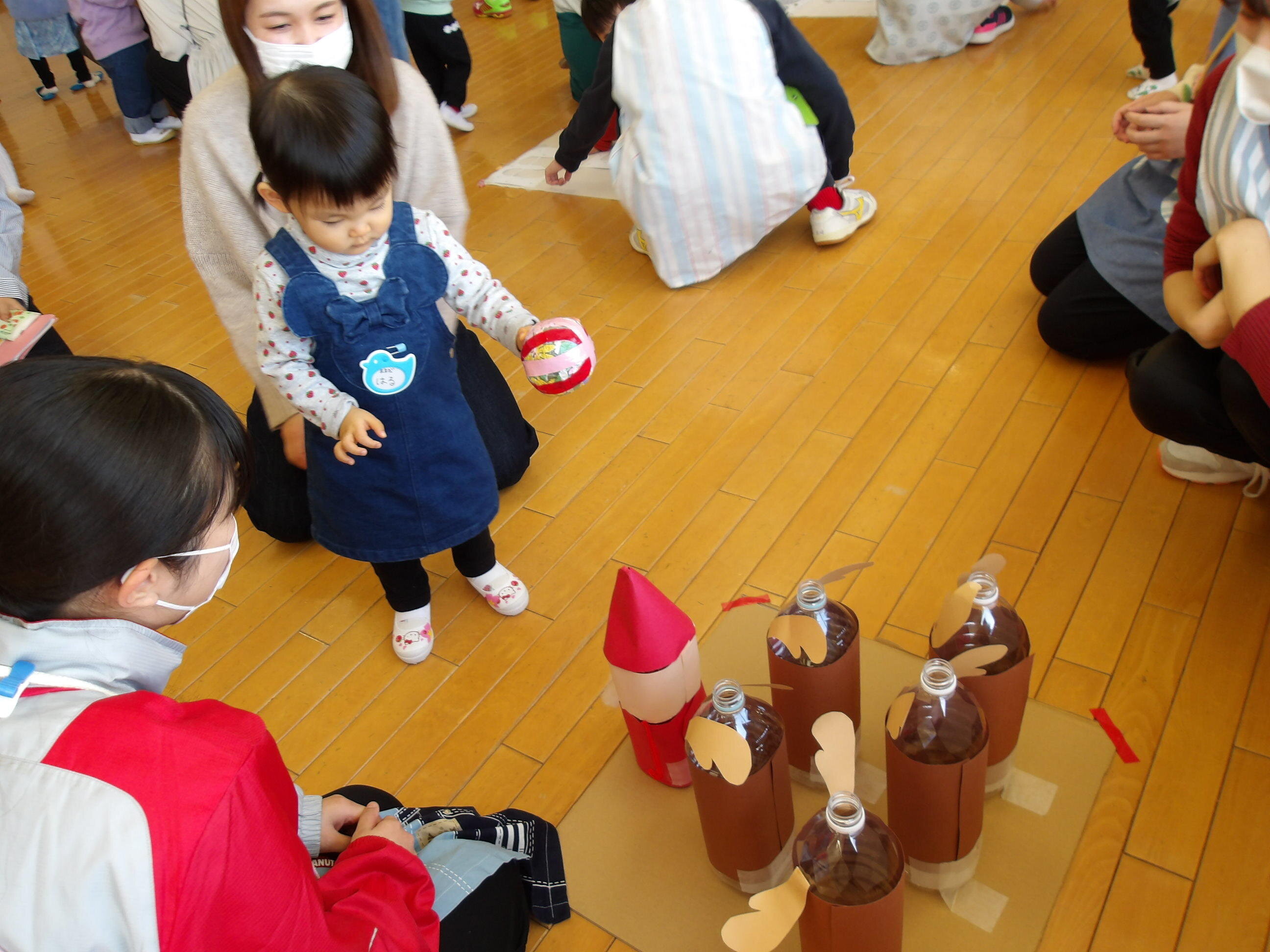 「せーのっ!」でボールを転がします。