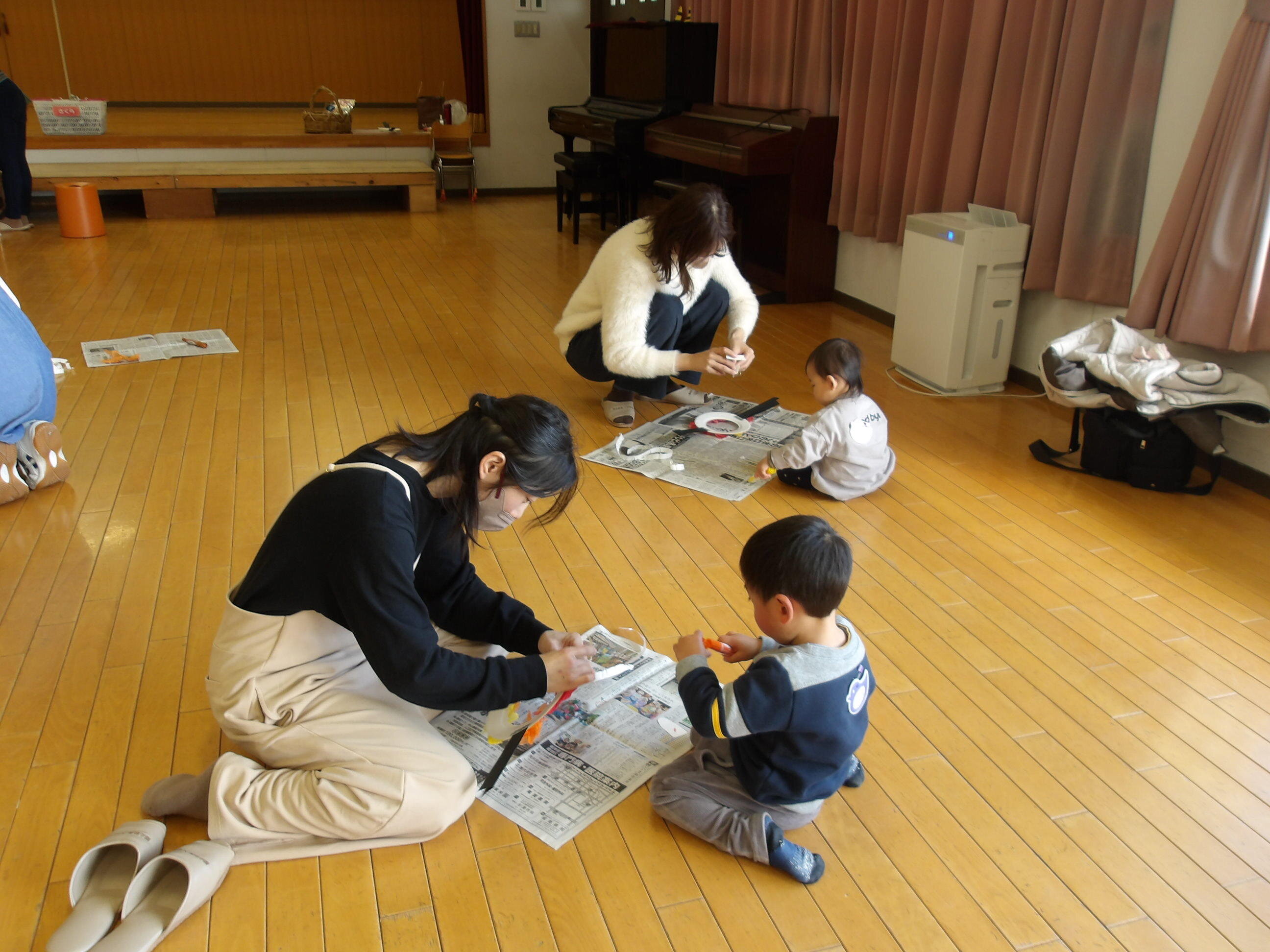 「何色の鬼にする?」「角も塗ろうね。」