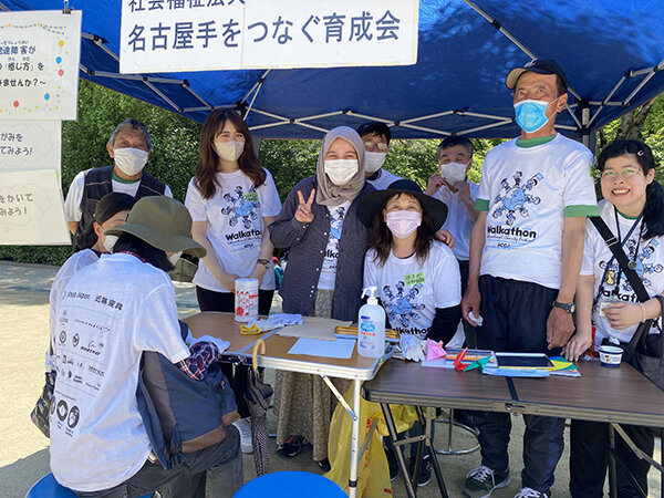 本学外国語学部の学生が国際チャリティイベントにボランティアスタッフとして参加しました。