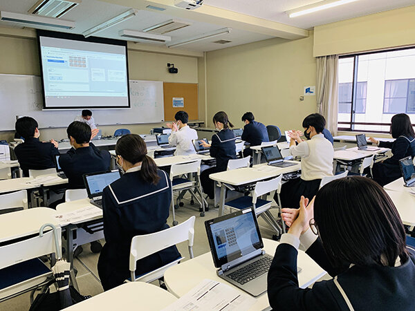 本学経済情報学部と岐阜各務野高等学校（情報科）による高大連携事業を実施