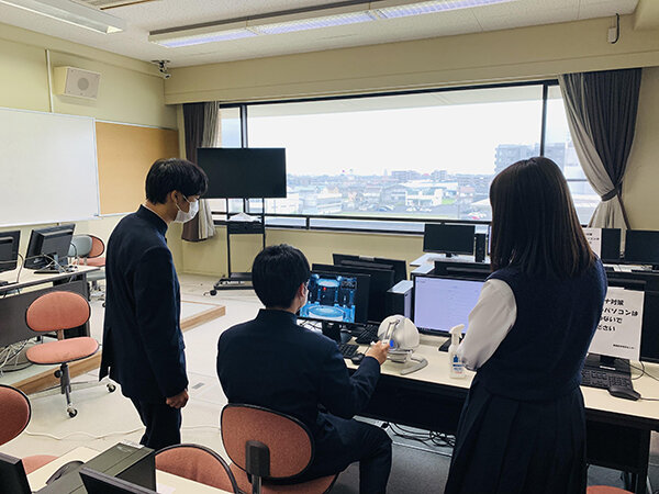 本学経済情報学部と岐阜各務野高等学校（情報科）による高大連携事業を実施