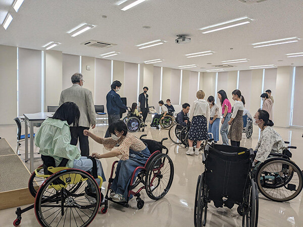 【教育学部】岐阜聖徳学園大学×車イス製造メーカーによるコラボレーション企画（車イス体験会）が実施されました